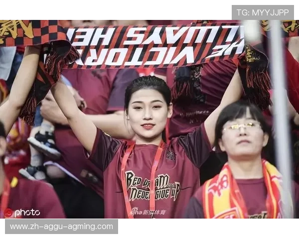 重庆中超联赛女主持人介绍及赛事报道风采